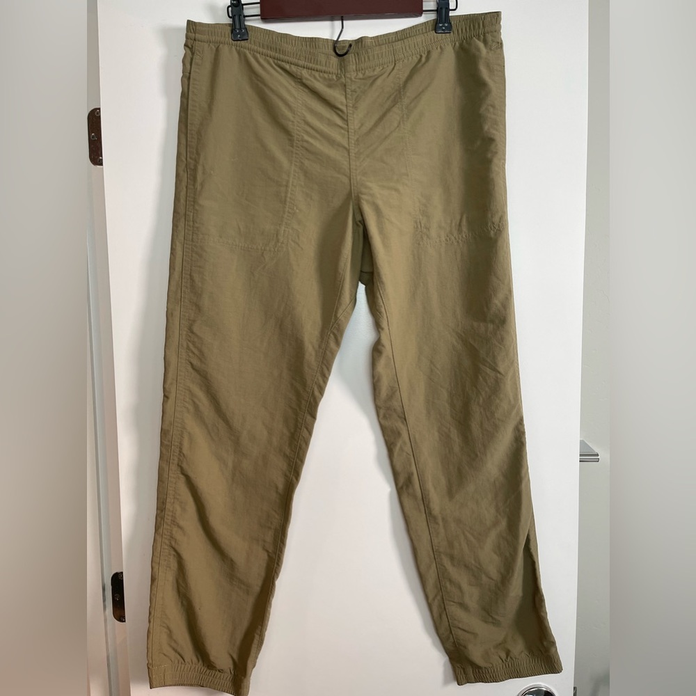 Patagonia - Women’s Size Small Khaki Pants
